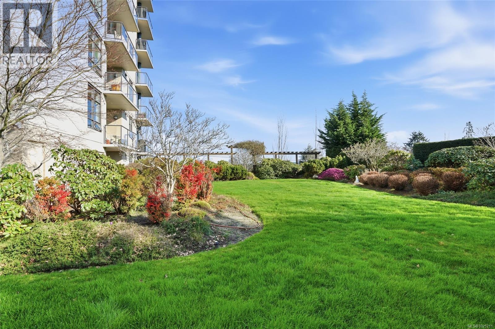 201 225 Rosehill St, Nanaimo