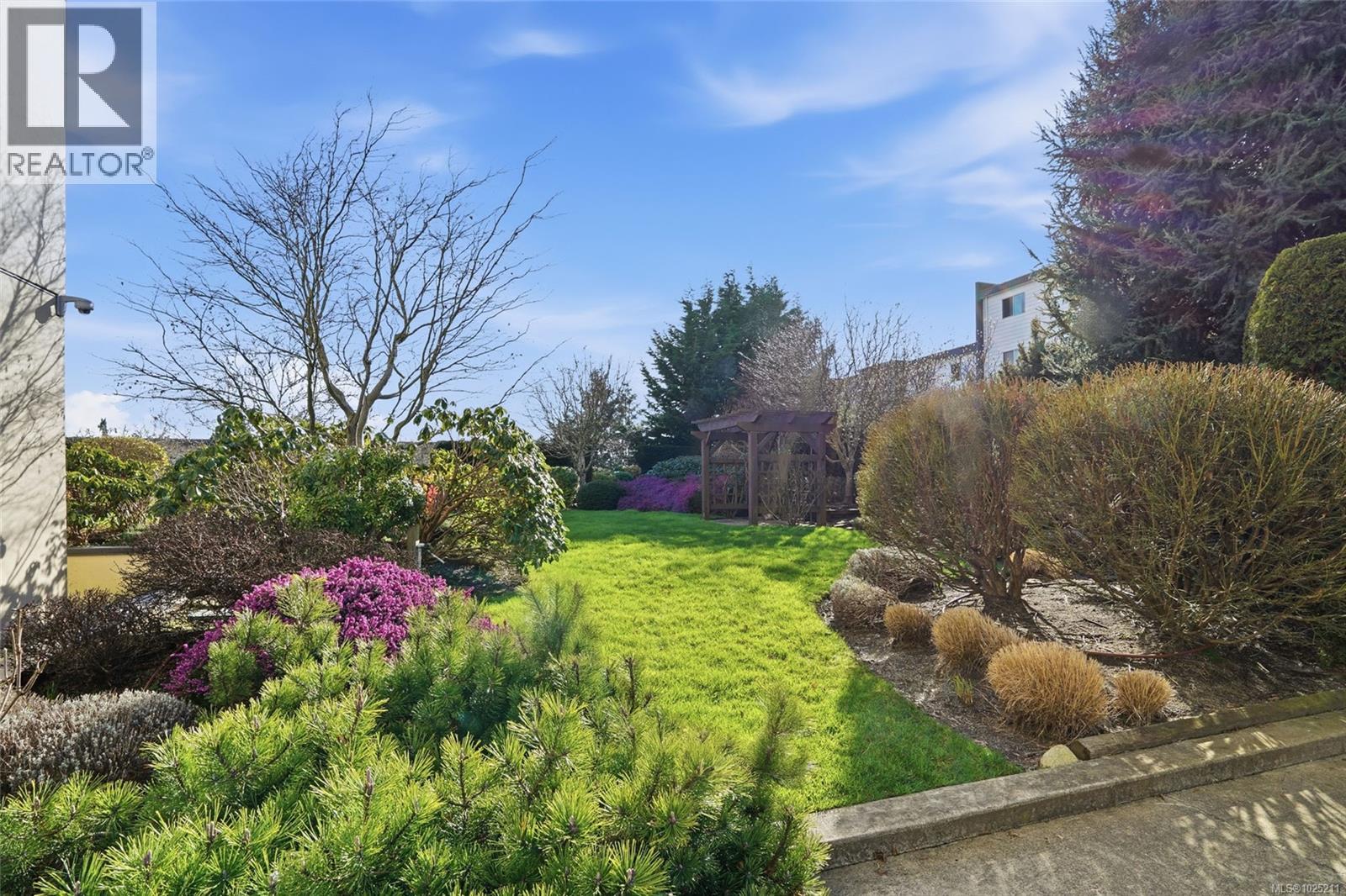 201 225 Rosehill St, Nanaimo