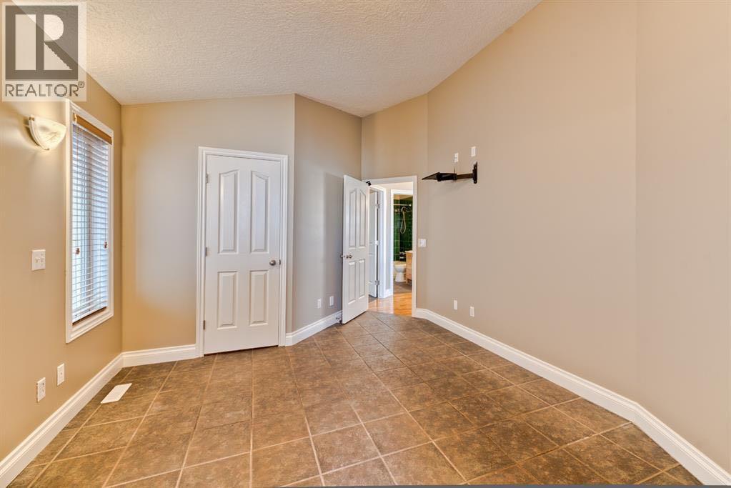 Single Family House Bungalow for Sale in  Hidden Vale Close NW Hidden Valley Calgary 