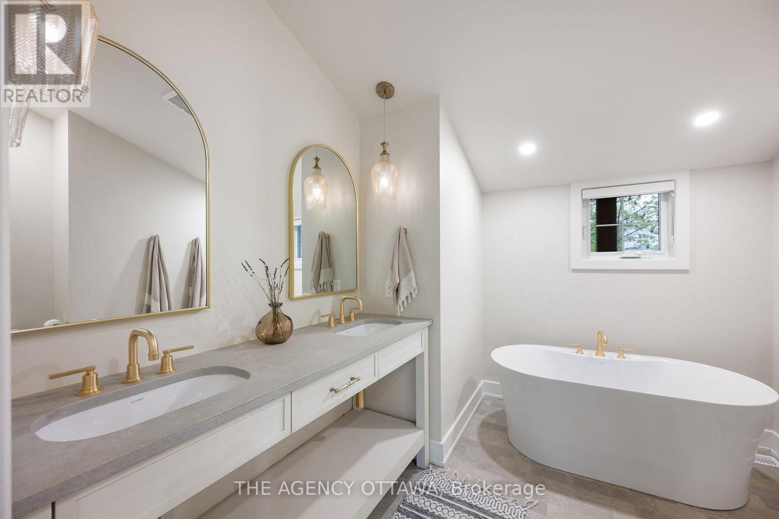 36 CRESTVIEW DRIVE - 17