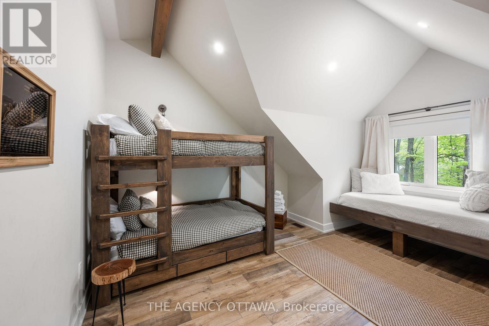 36 CRESTVIEW DRIVE - 22