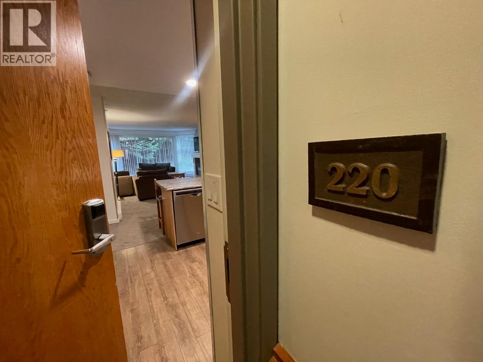 Week 2 220-4910 SPEARHEAD PLACE, Whistler