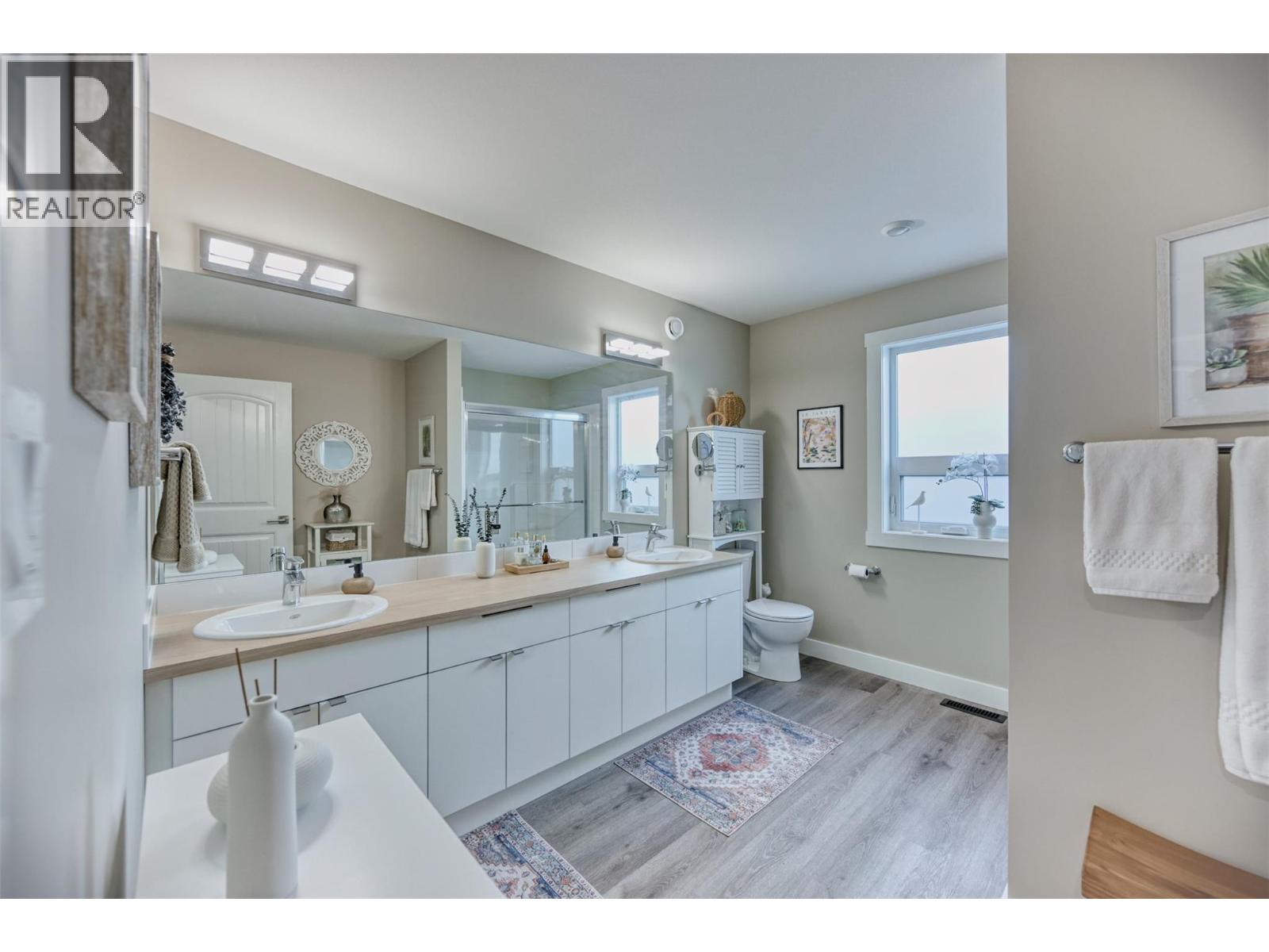 21 RAVEN Court, Osoyoos