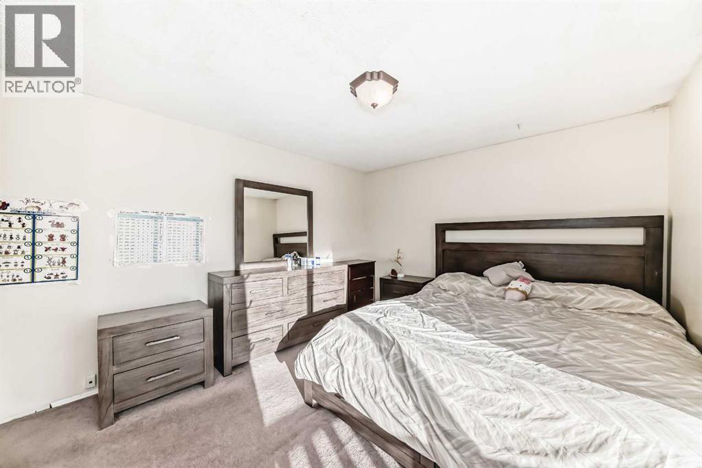 Single Family House Bi-level for Sale in  Temple Drive NE Temple Calgary 