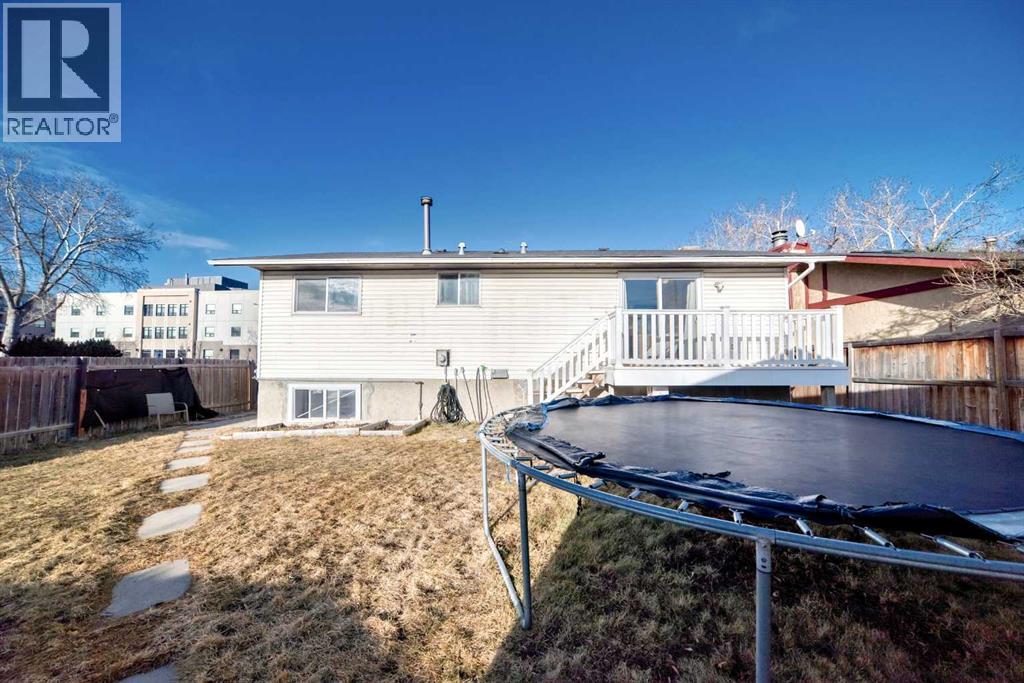 Single Family House Bi-level for Sale in  Temple Drive NE Temple Calgary 