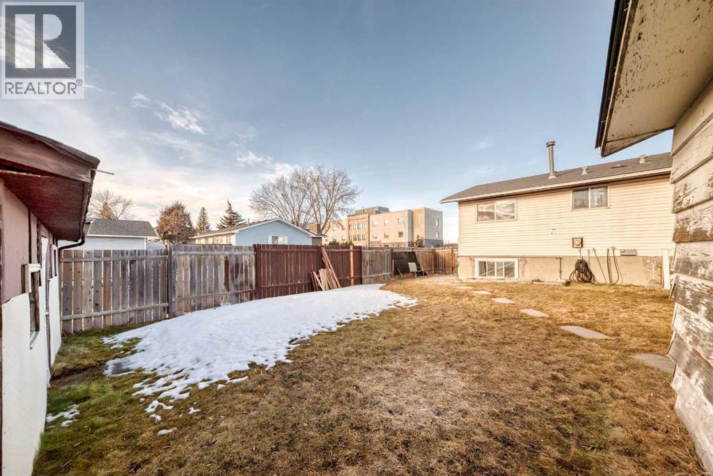 Single Family House Bi-level for Sale in  Temple Drive NE Temple Calgary 