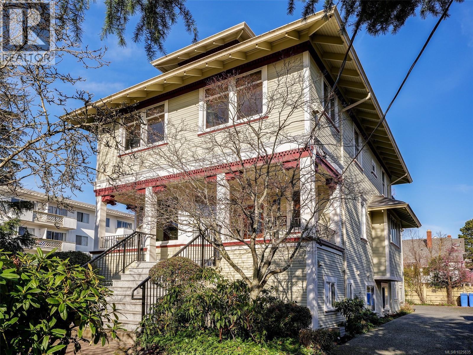 201 1120 Richardson Street, Victoria