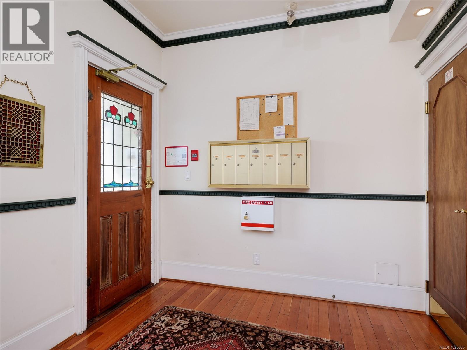 201 1120 Richardson Street, Victoria