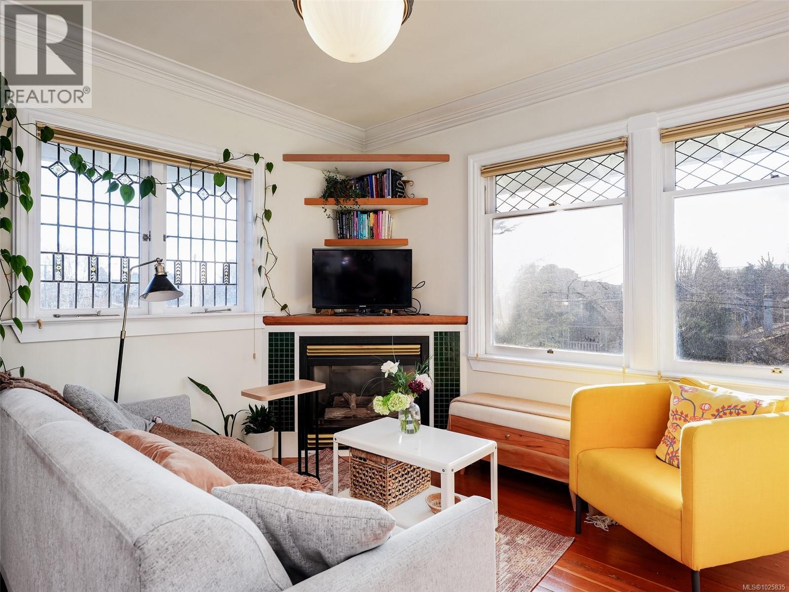 201 1120 Richardson Street, Victoria