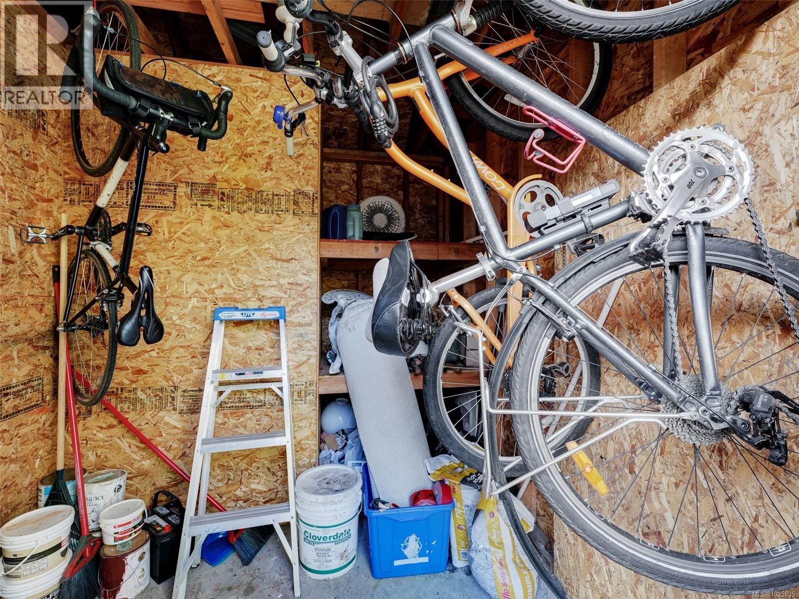 201 1120 Richardson Street, Victoria