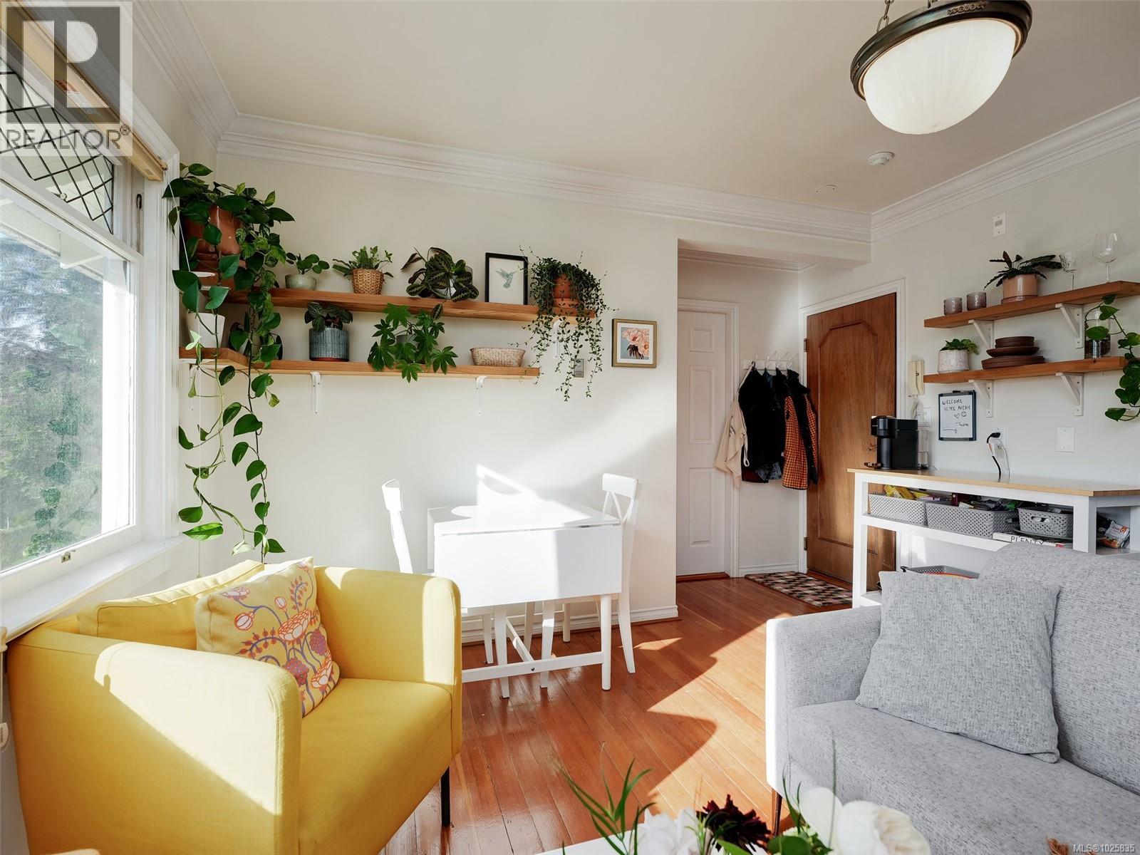 201 1120 Richardson Street, Victoria