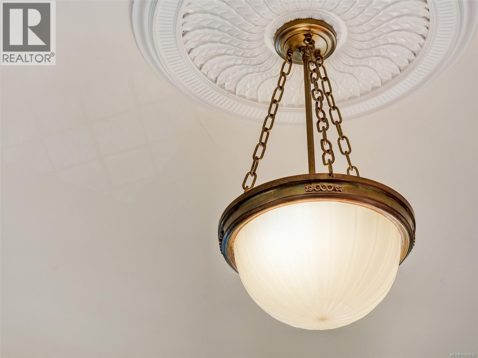 201 1120 Richardson Street, Victoria