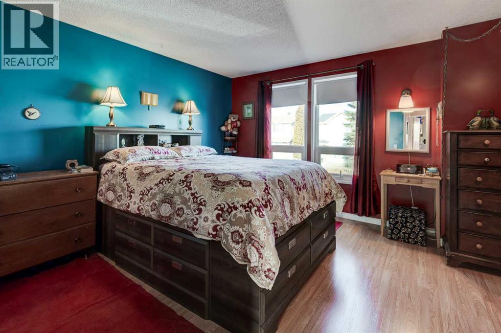 Single Family House for Sale in  Erin Woods Place SE Erin Woods Calgary 