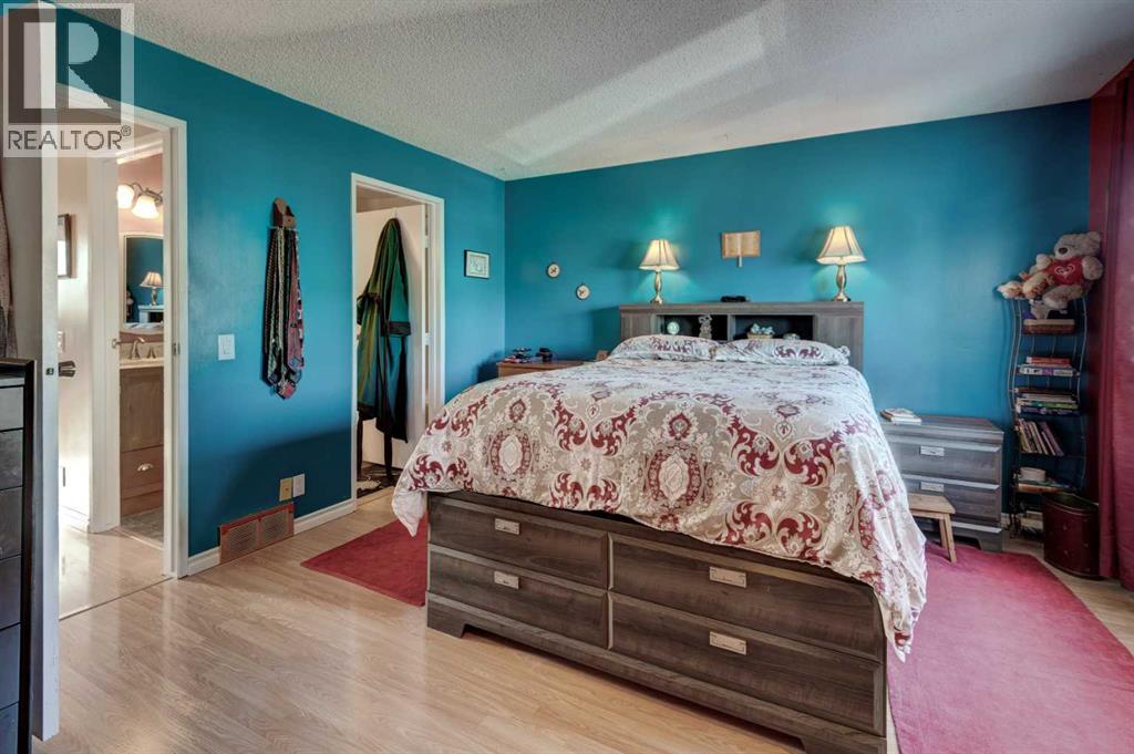 Single Family House for Sale in  Erin Woods Place SE Erin Woods Calgary 