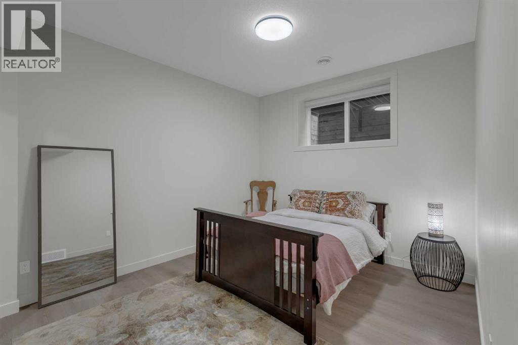 Single Family House for Sale in   Avenue NW Bowness Calgary 