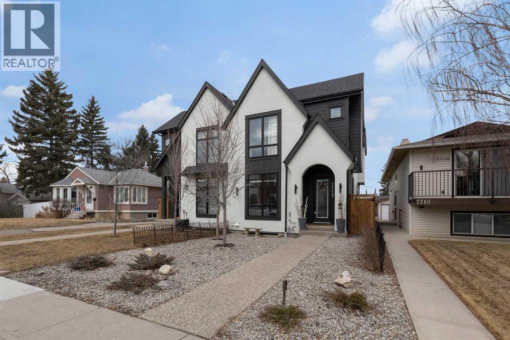 Single Family House for Sale in   Avenue NW Bowness Calgary 