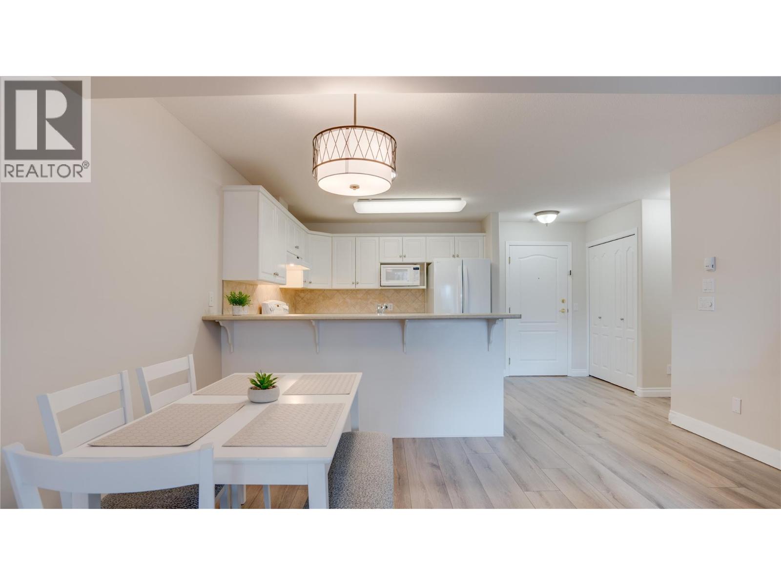 1002 Riverside Avenue Unit# 111, Sicamous