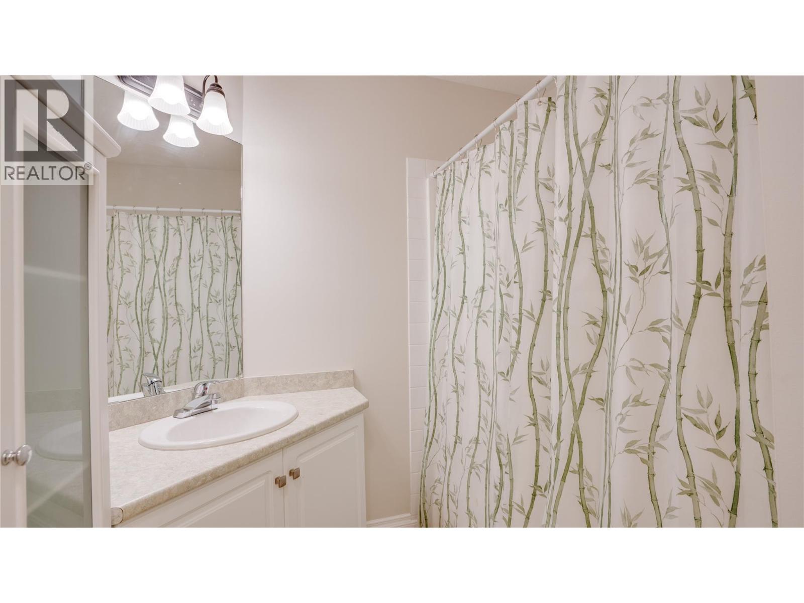 1002 Riverside Avenue Unit# 111, Sicamous