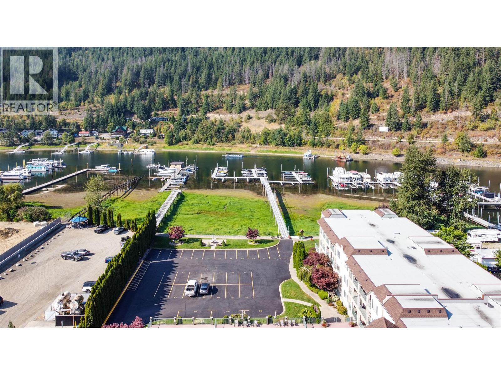 1002 Riverside Avenue Unit# 111, Sicamous