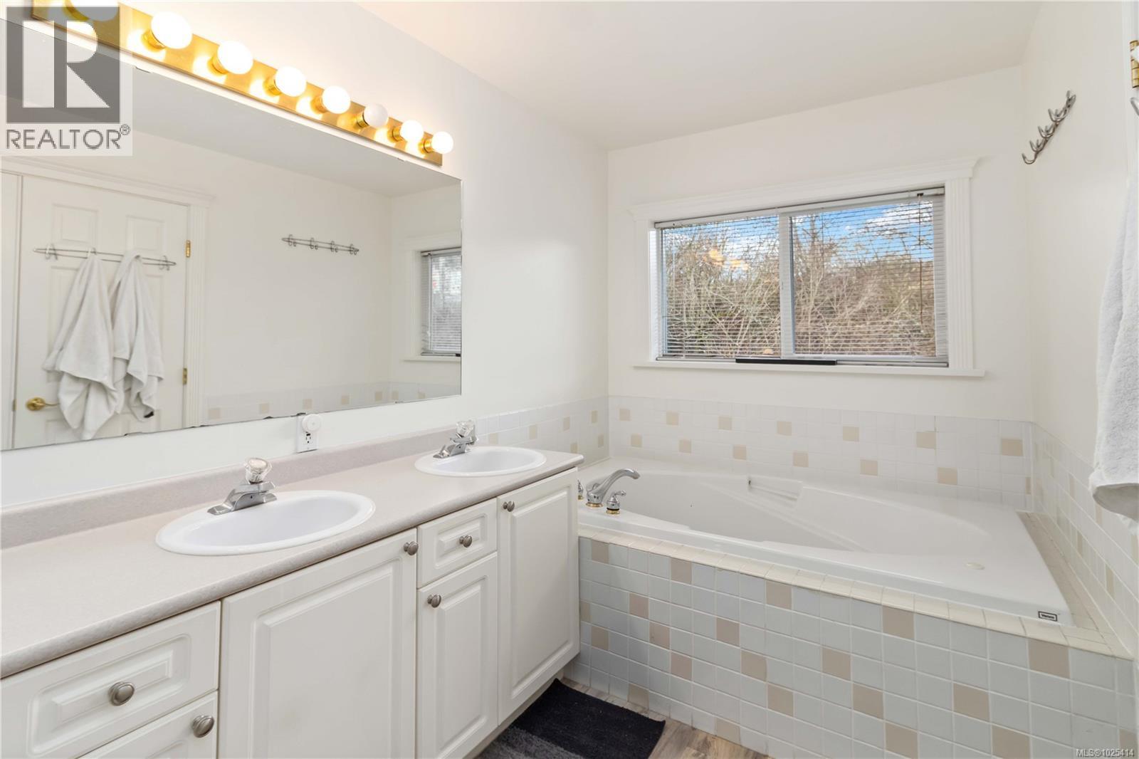 88 Chilco Ridge Pl, View Royal