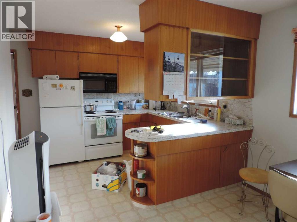 5014 51 Avenue - Photo 3 of 44, Rimbey, Alberta