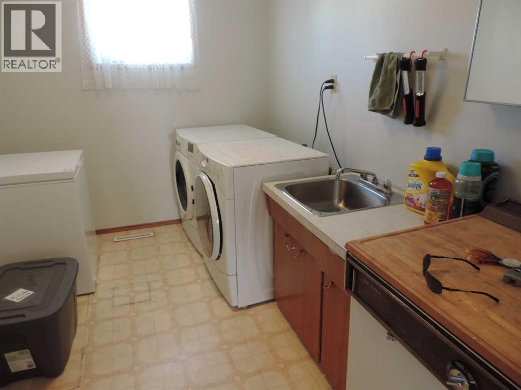 5014 51 Avenue - Photo 5 of 44, Rimbey, Alberta