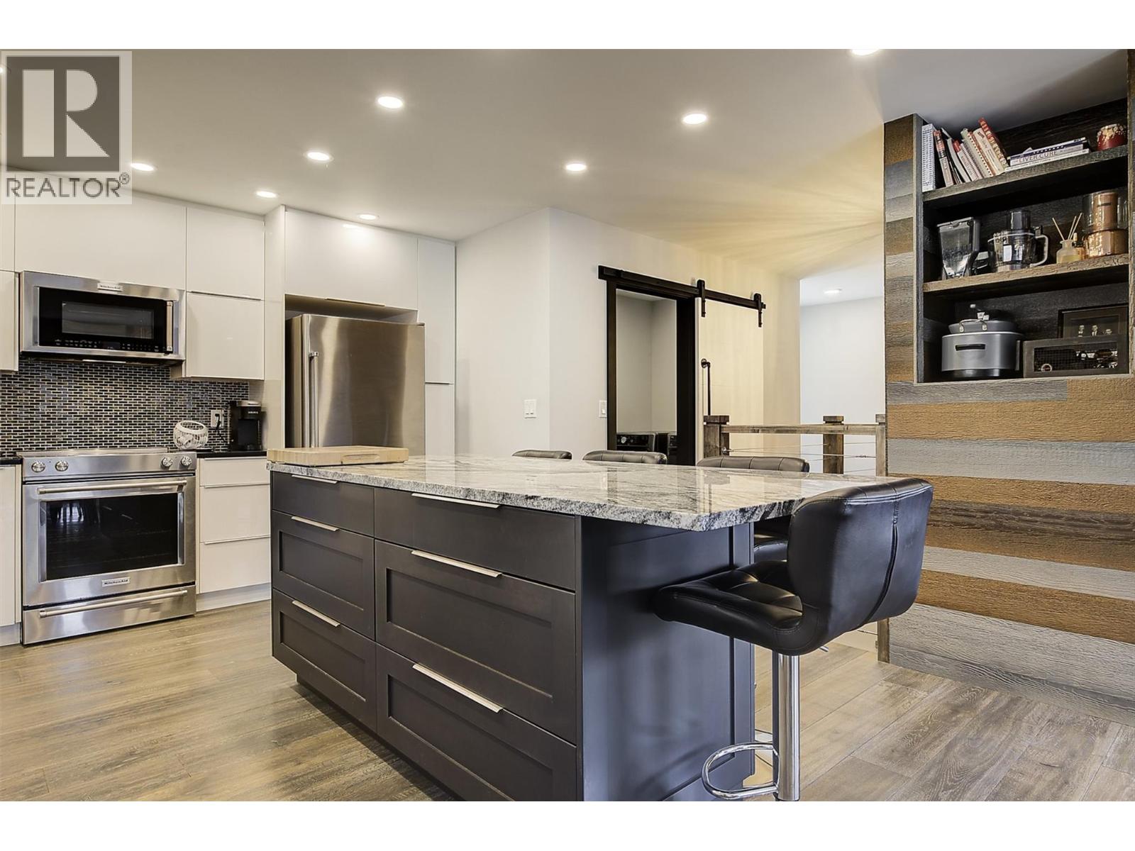 2094 Tomat Avenue, Kelowna