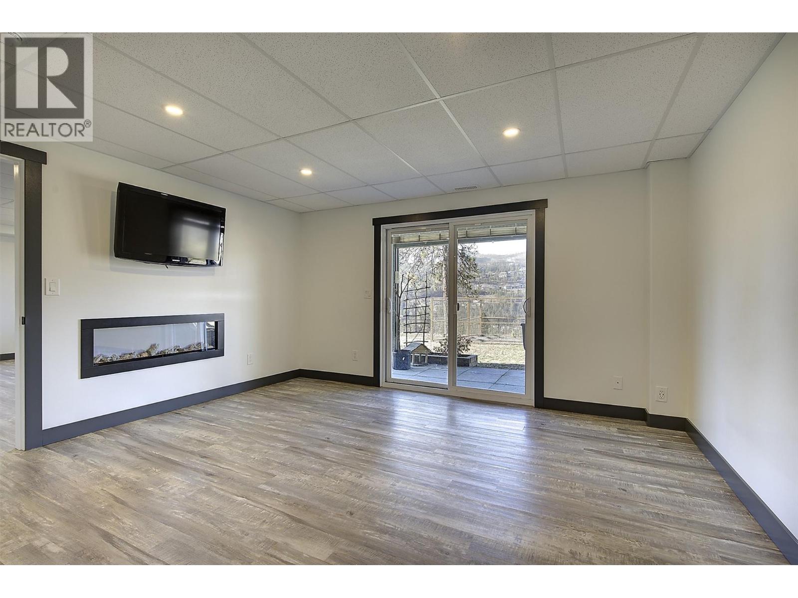 2094 Tomat Avenue, Kelowna