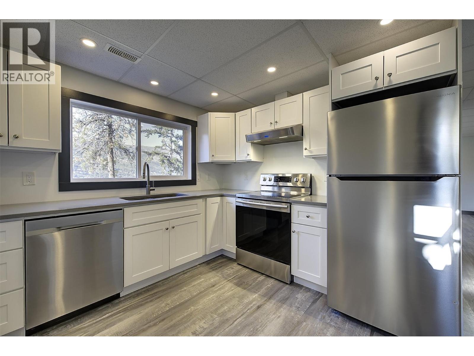 2094 Tomat Avenue, Kelowna