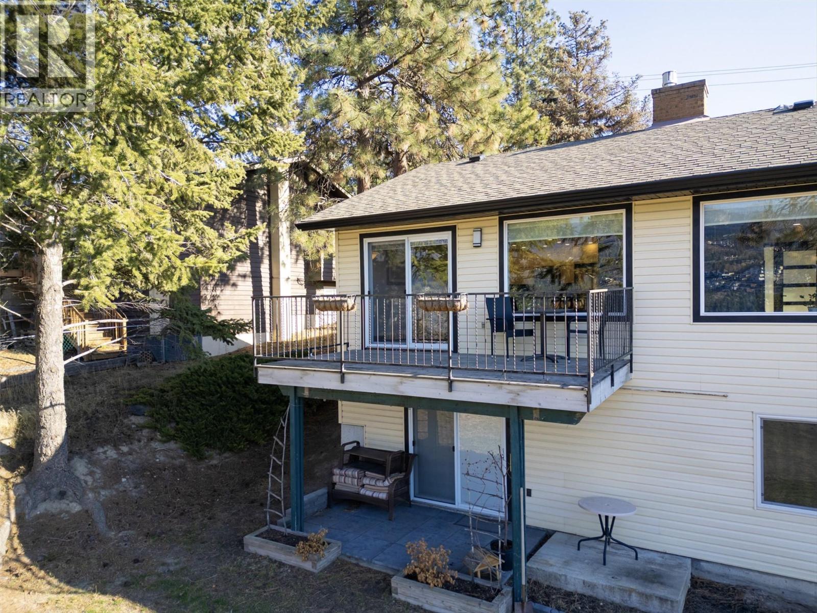 2094 Tomat Avenue, Kelowna