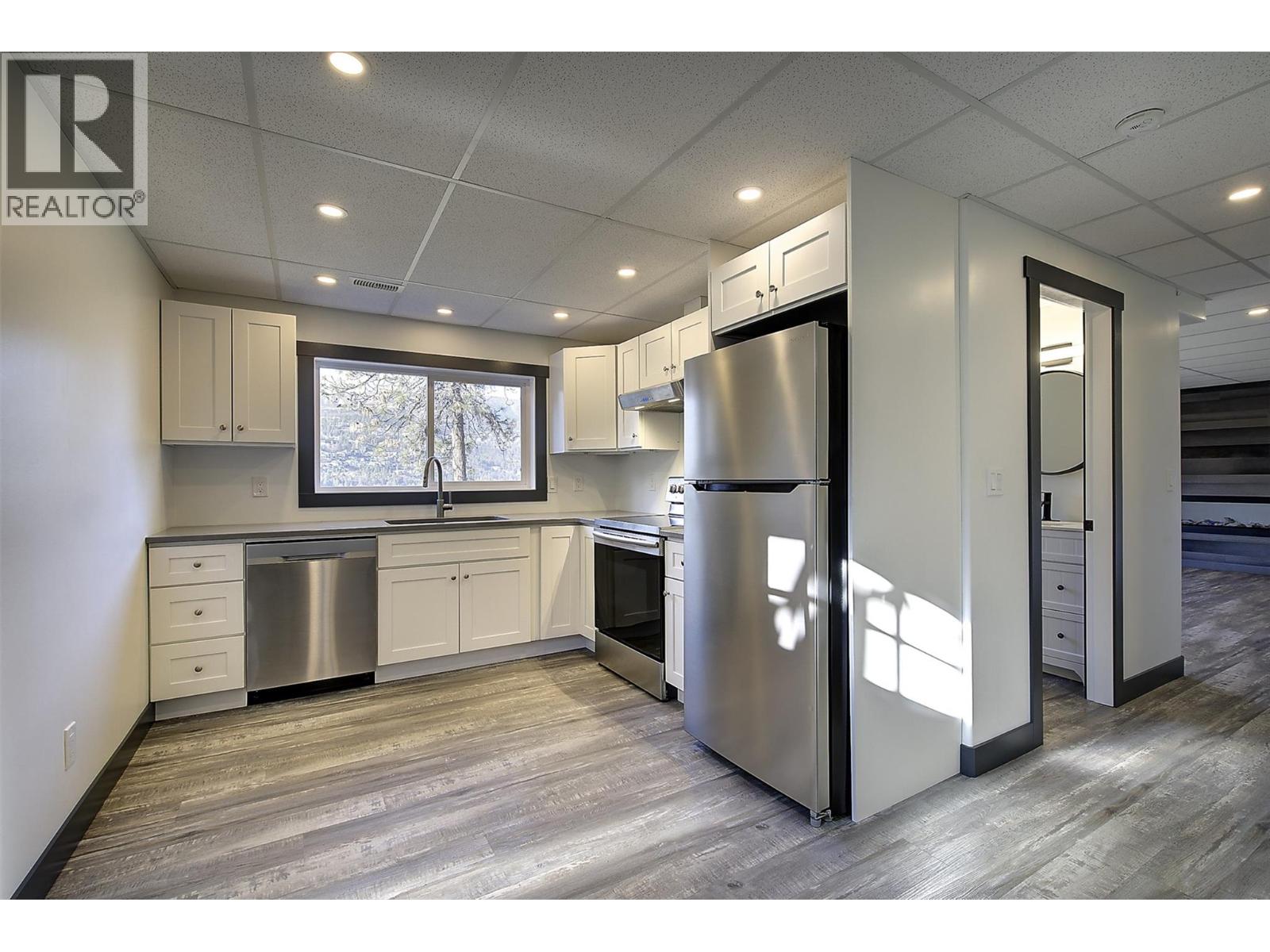 2094 Tomat Avenue, Kelowna