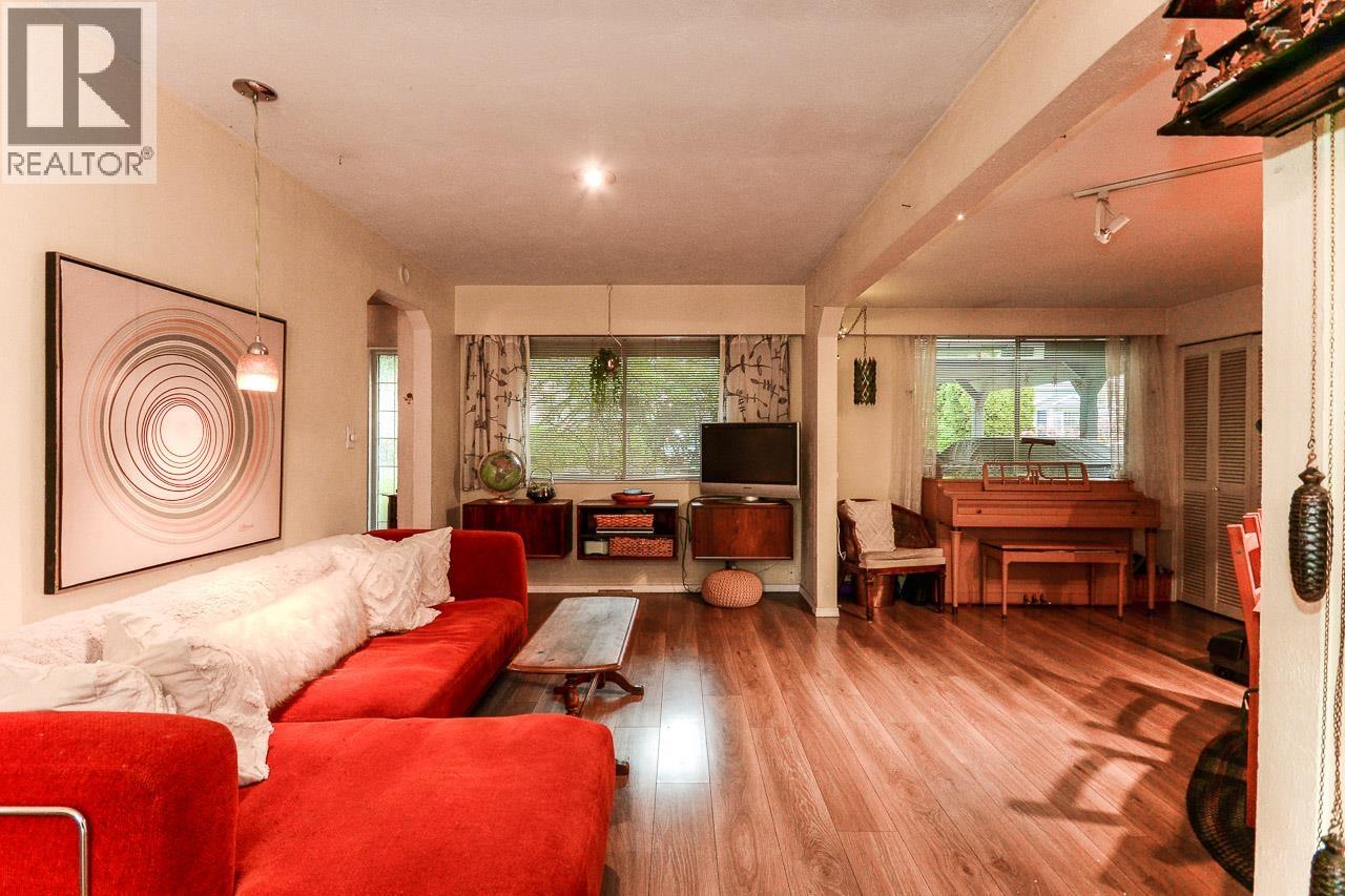 1733 ROSS ROAD - Photo 5 of 27, North Vancouver, British Columbia