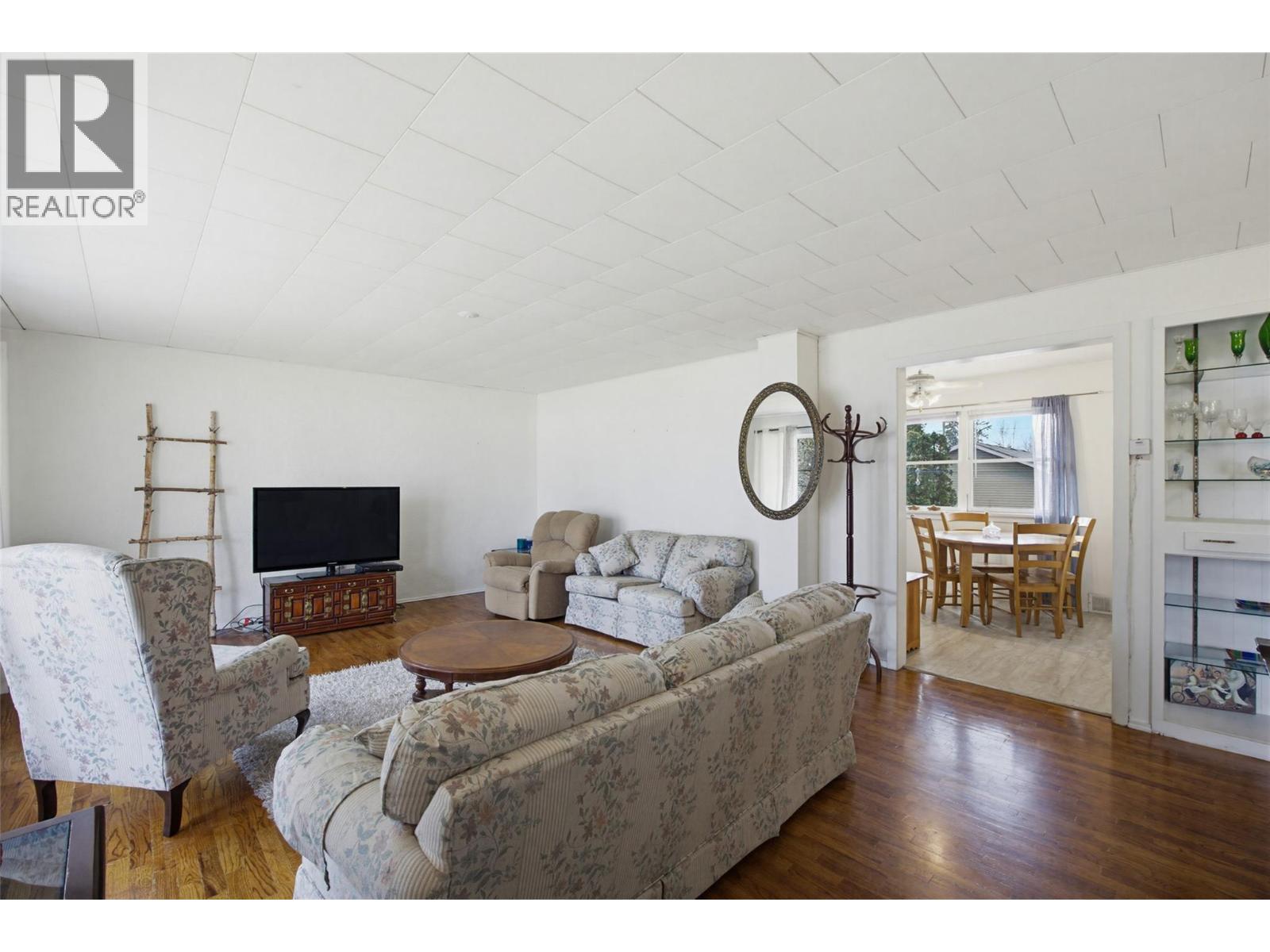 306 birch Street, Chase