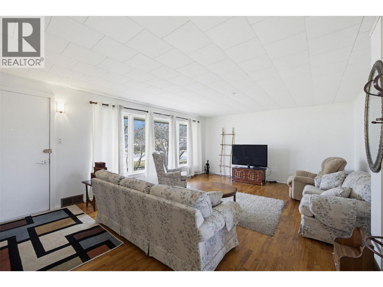 306 birch Street, Chase