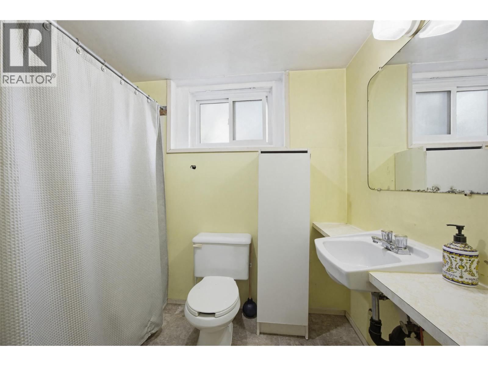 306 birch Street, Chase