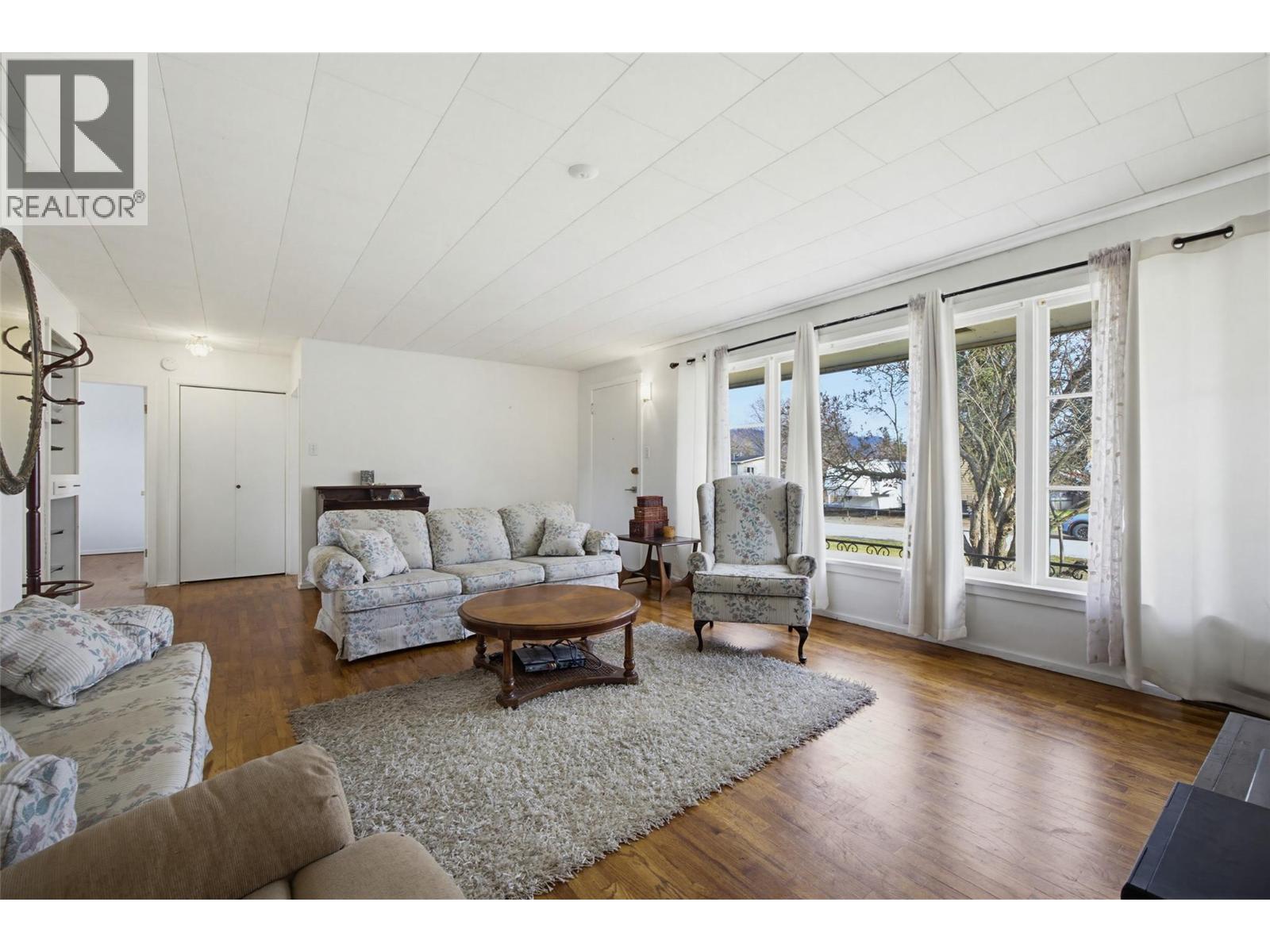 306 birch Street, Chase