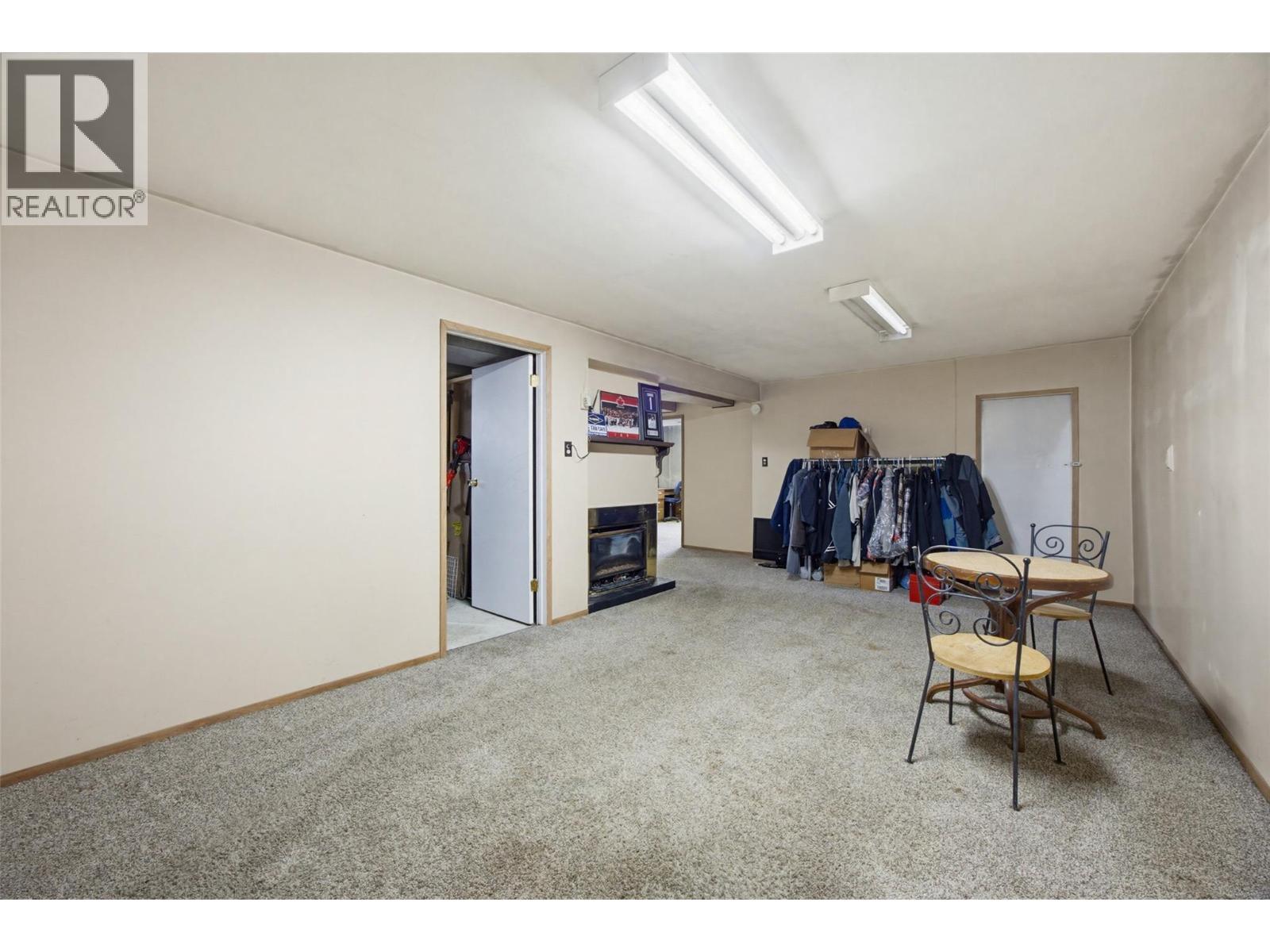 306 birch Street, Chase