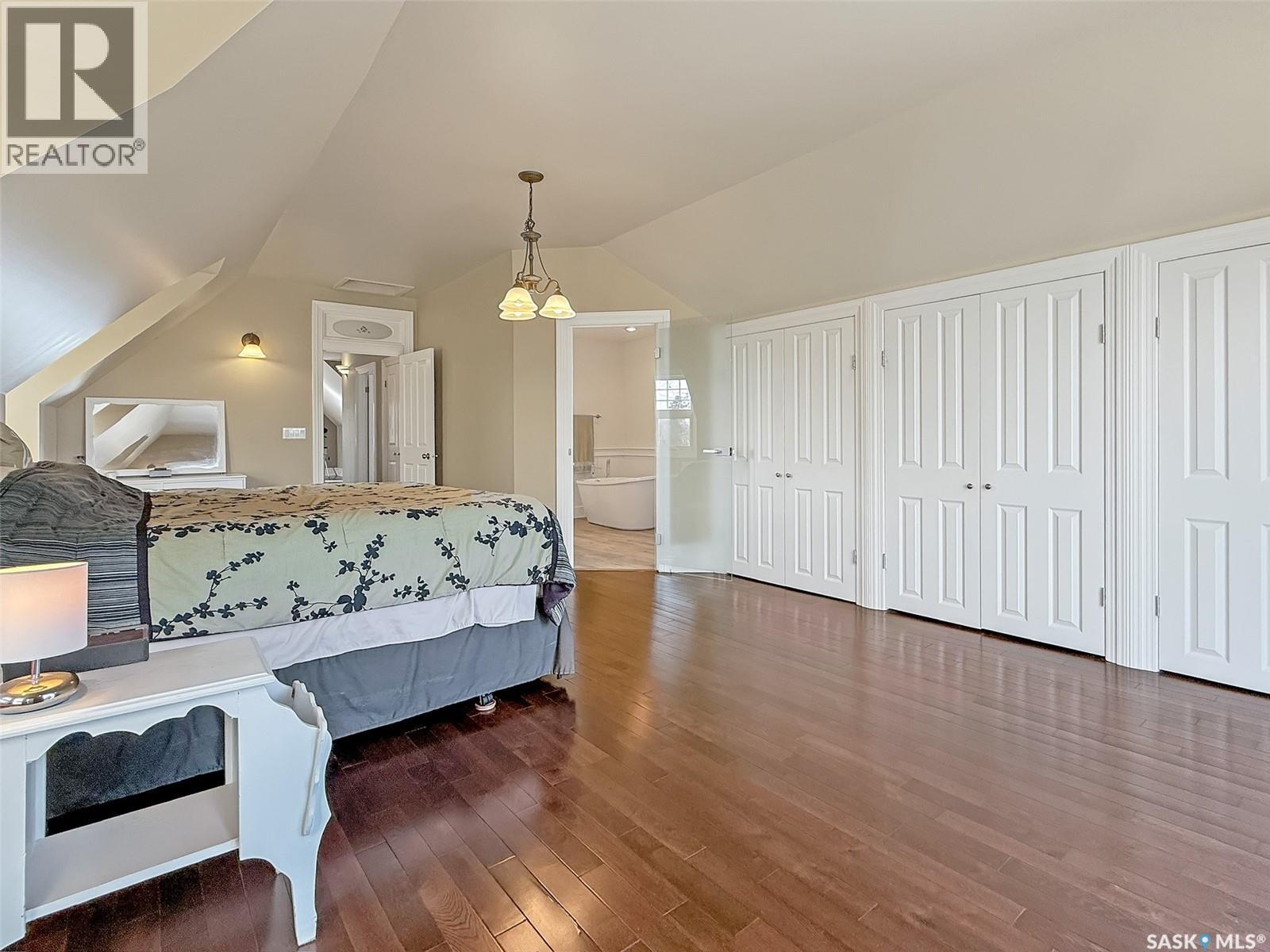 Single Family House 2 Level for Sale in City of Swift Current Acreage Swift Current 