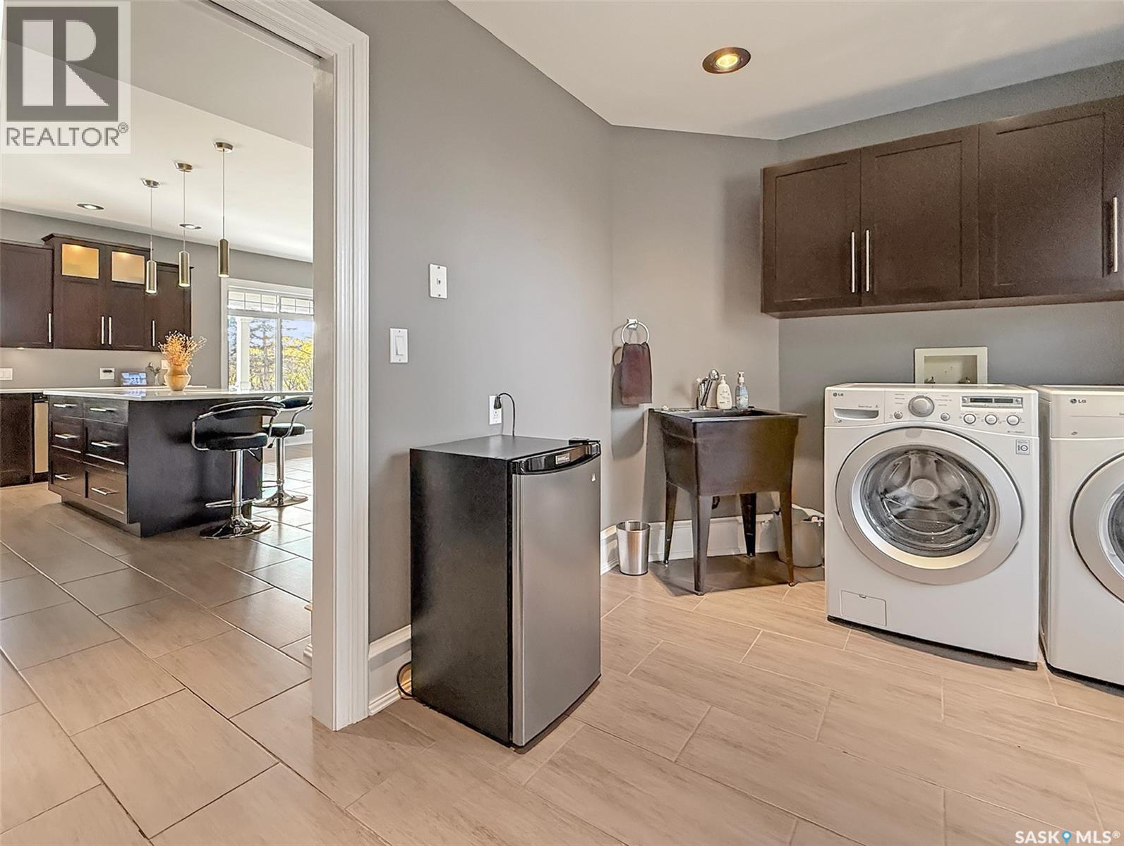 Single Family House 2 Level for Sale in City of Swift Current Acreage Swift Current 