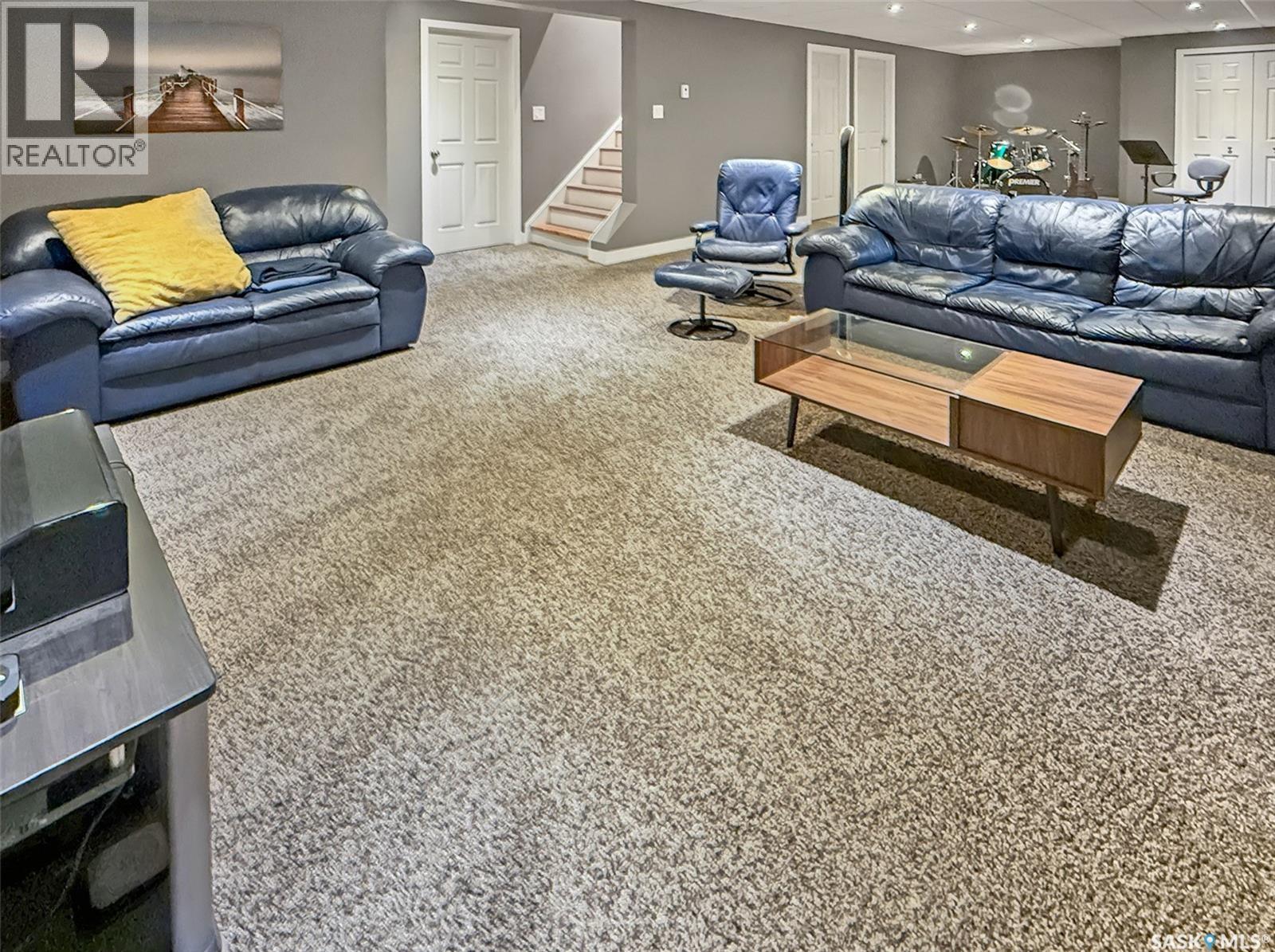 Single Family House 2 Level for Sale in City of Swift Current Acreage Swift Current 