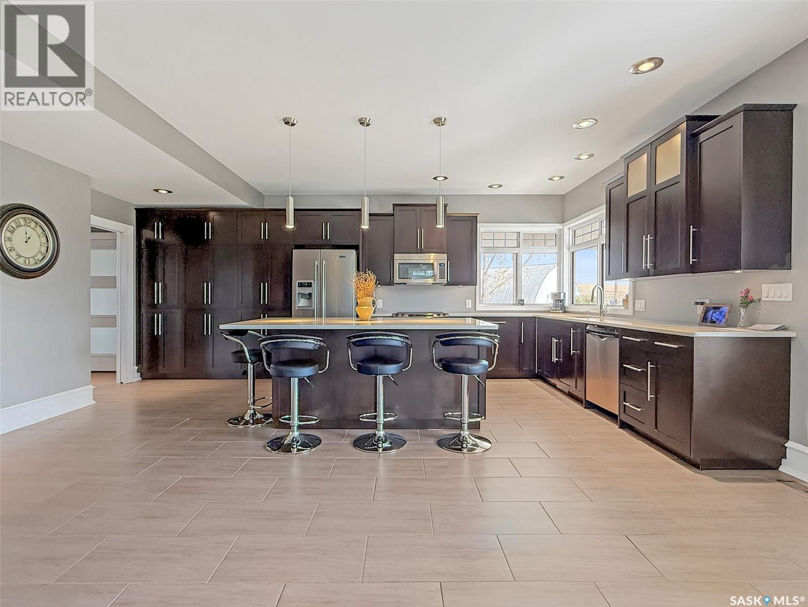 Single Family House 2 Level for Sale in City of Swift Current Acreage Swift Current 