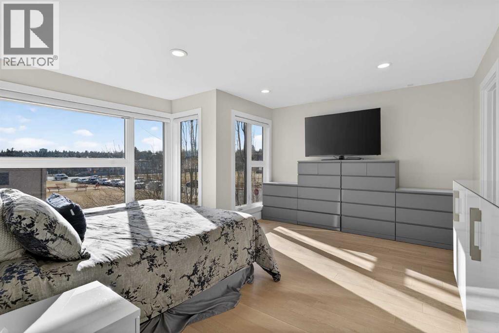 Single Family House for Sale in   Avenue NW West Hillhurst Calgary 