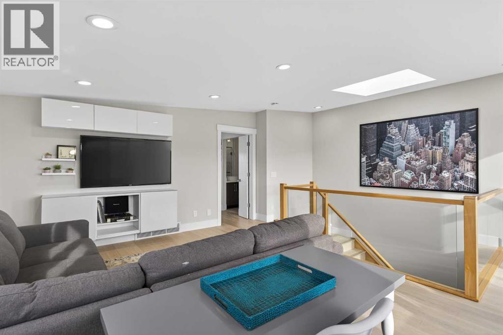 Single Family House for Sale in   Avenue NW West Hillhurst Calgary 