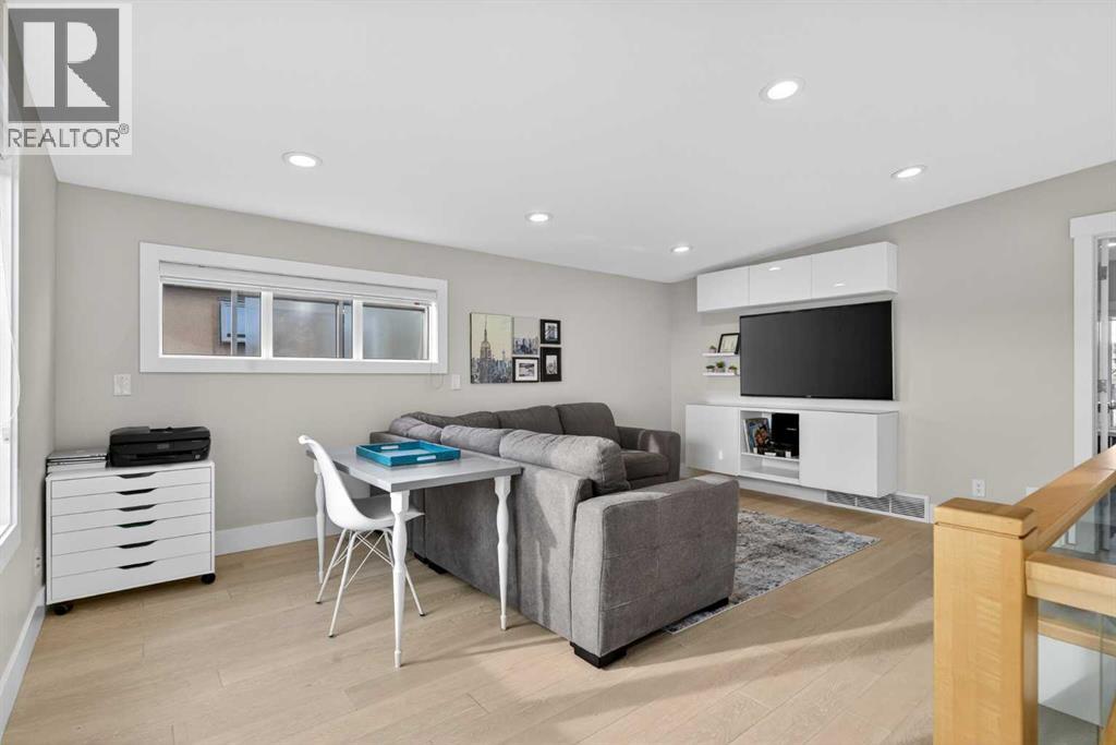 Single Family House for Sale in   Avenue NW West Hillhurst Calgary 