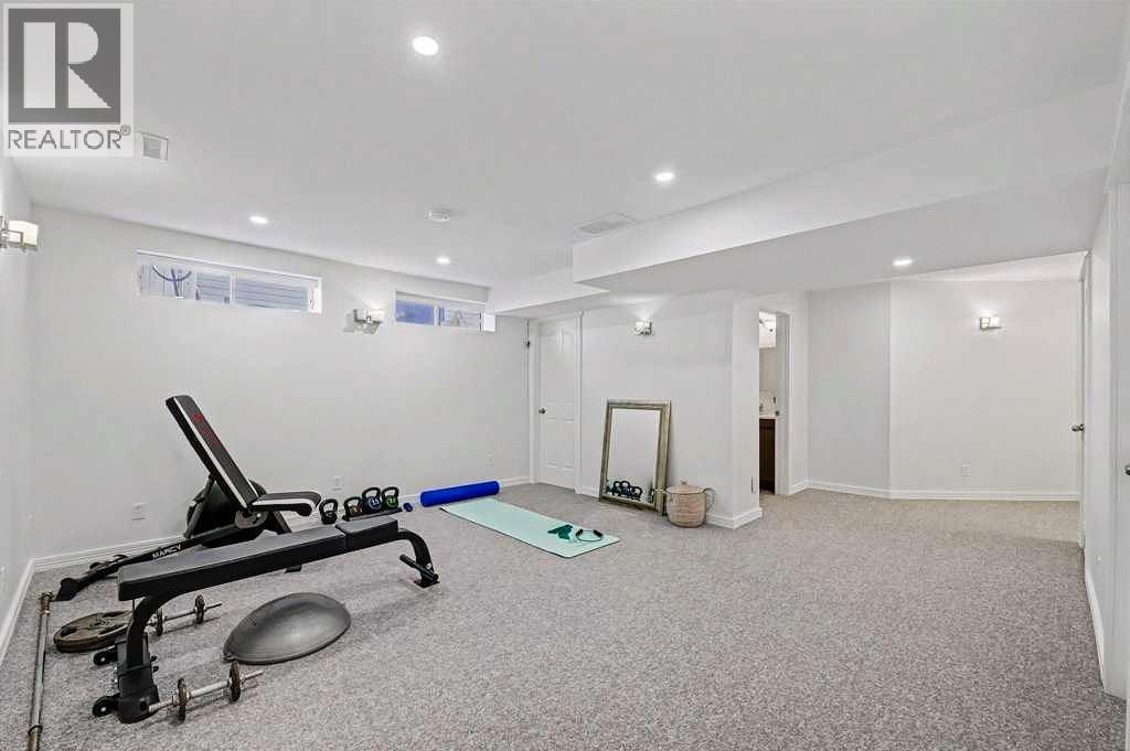 Single Family House for Sale in  Douglas Glen Crescent SE Douglasdale/Glen Calgary 