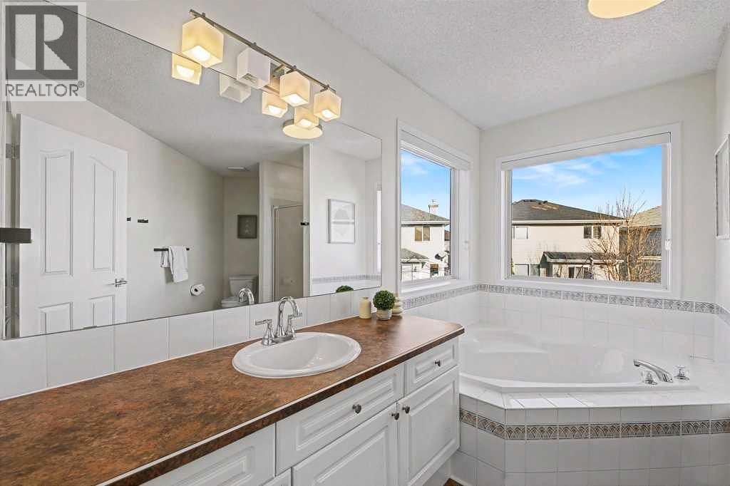 Single Family House for Sale in  Douglas Glen Crescent SE Douglasdale/Glen Calgary 