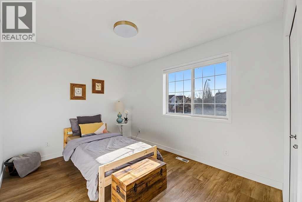 Single Family House for Sale in  Douglas Glen Crescent SE Douglasdale/Glen Calgary 