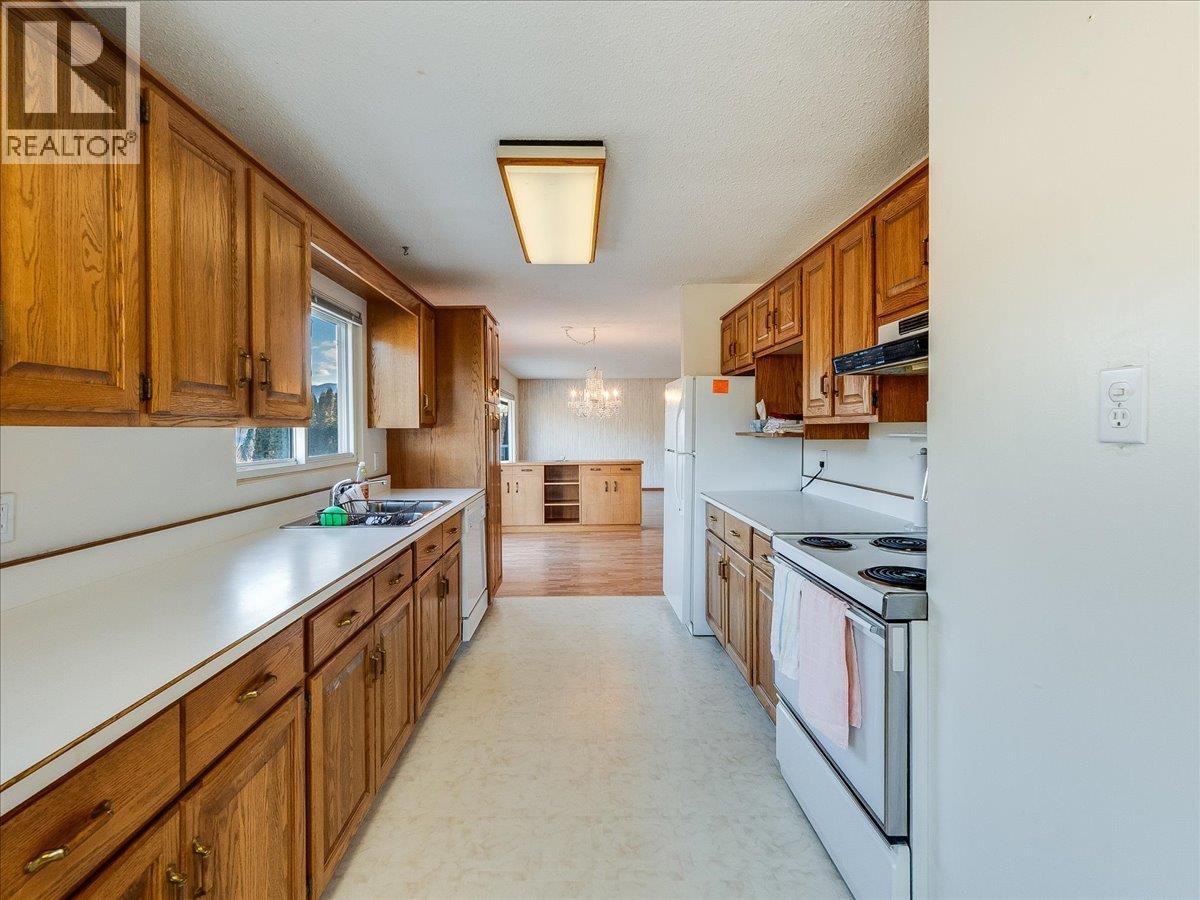 3613 9th Avenue, Castlegar