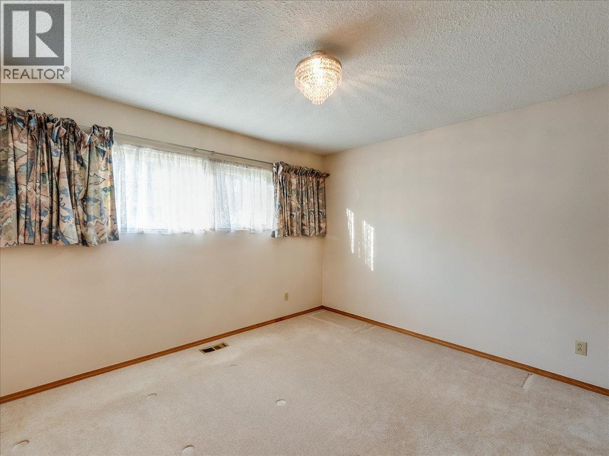 3613 9th Avenue, Castlegar