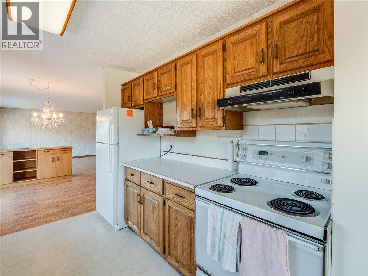 3613 9th Avenue, Castlegar